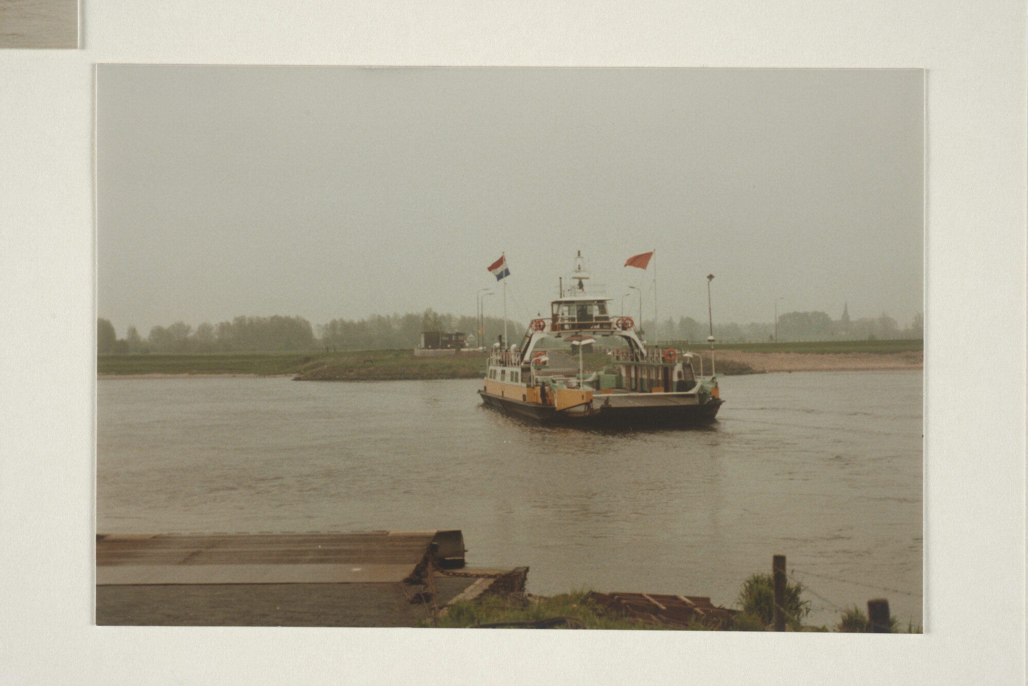 1997.4126; Kleurenfoto's van de veerpont over de Lek bij Wijk bij Duurstede; fotoreportage