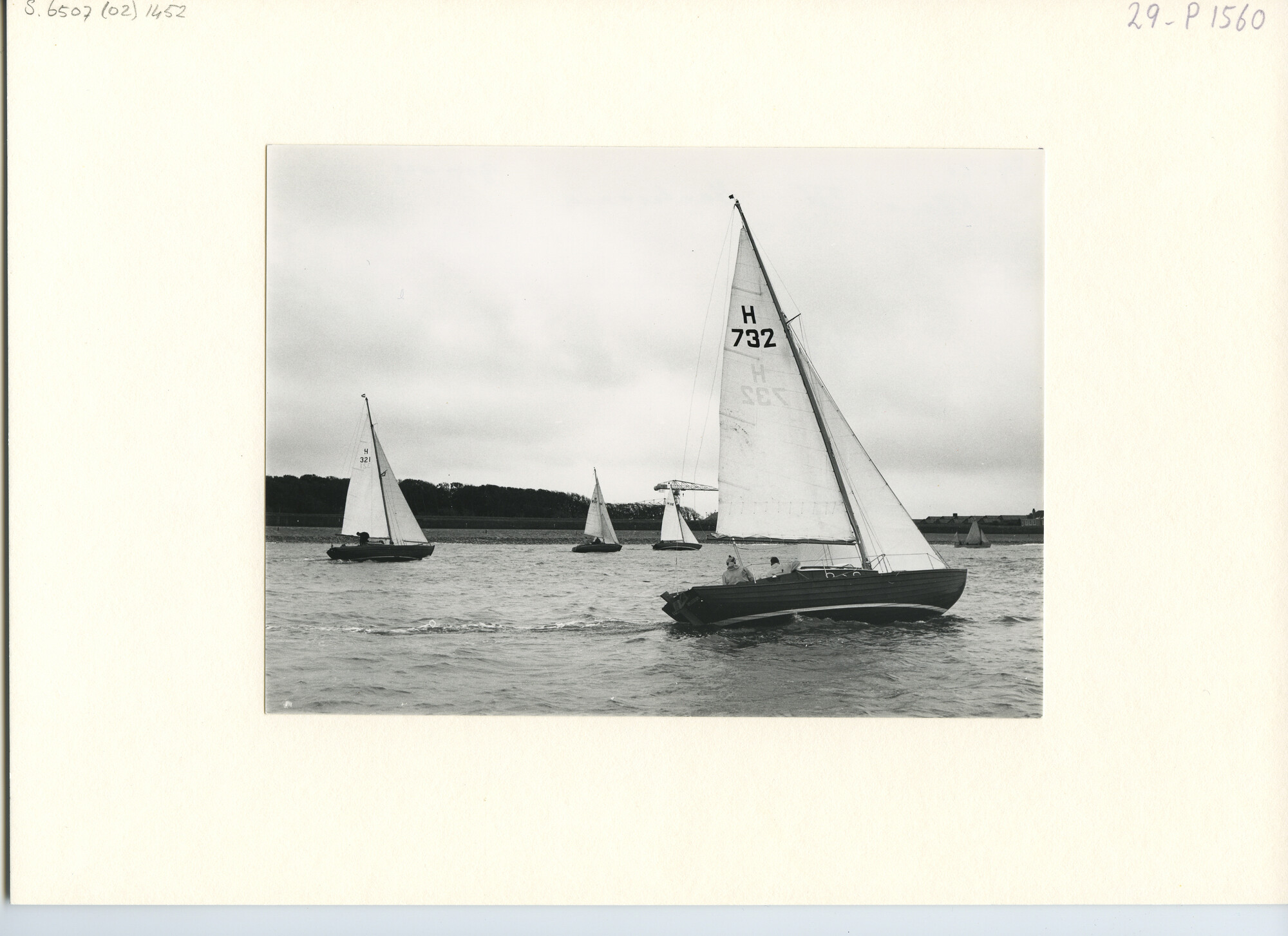 S.6507(02)1452.02; Zwart-wit foto van een wedstrijd voor RORC-klassen voor Den Helder; foto