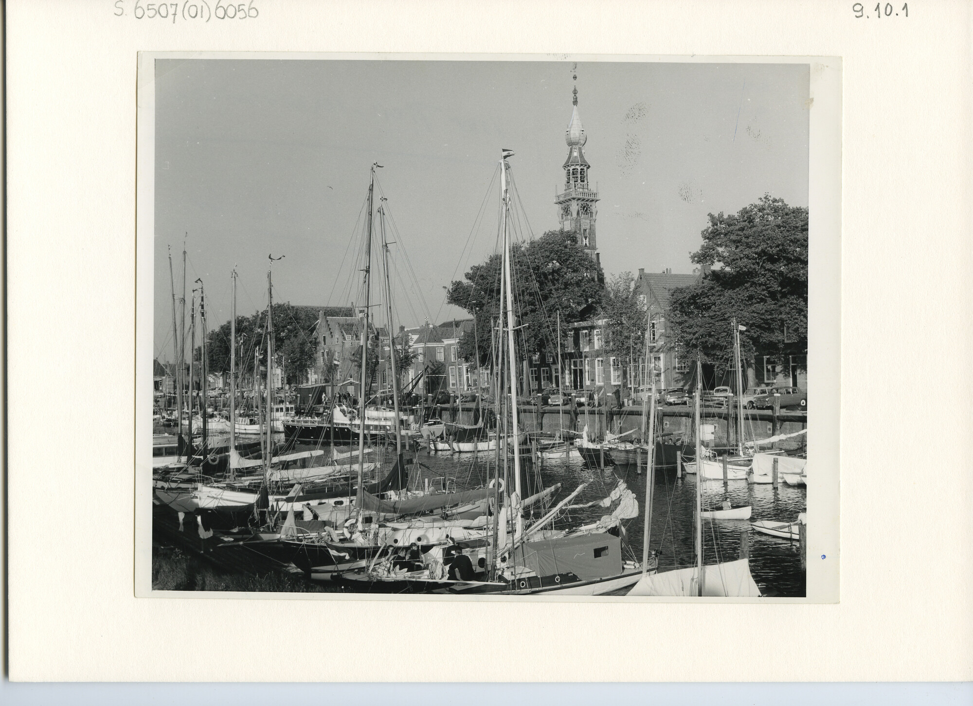 S.6507(01)6056; Foto van vissershaven van Veere; foto