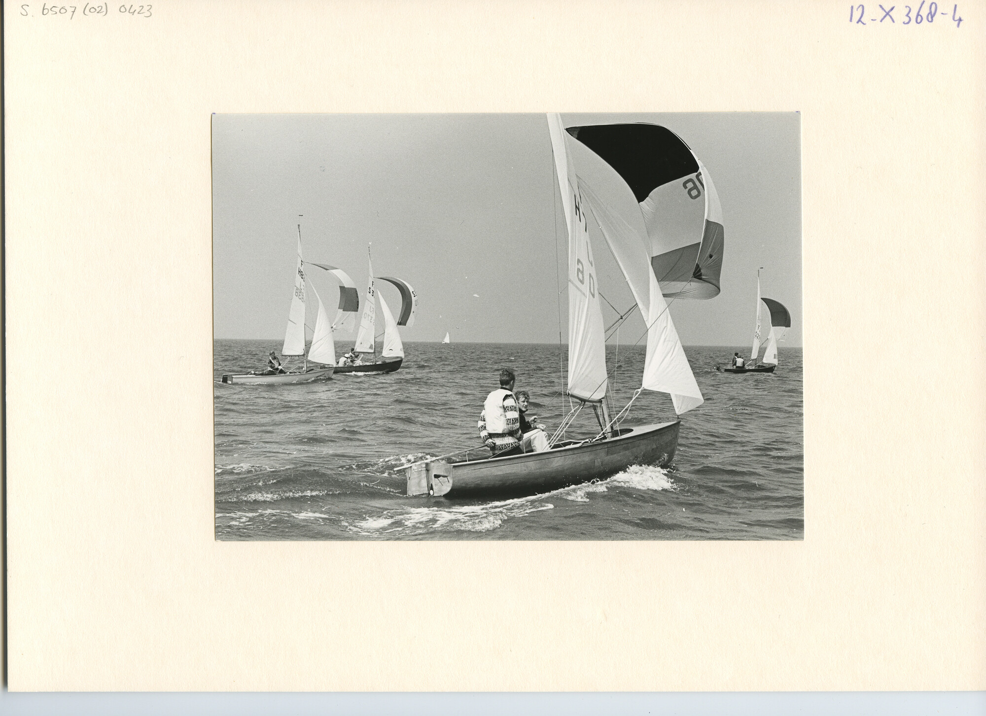 S.6507(02)0423.03; Zwart-wit foto van het Wereldkampioenschap Flying Junior 1969 voor Muiden; foto