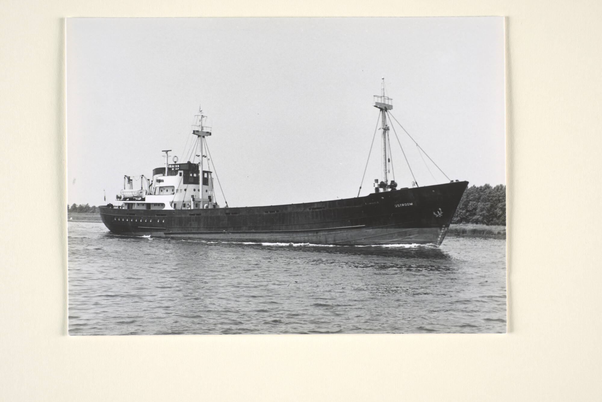 1995.6366; De coaster ms. IJstroom van de Hollandsche Stoomboot Maatschappij [...]; foto