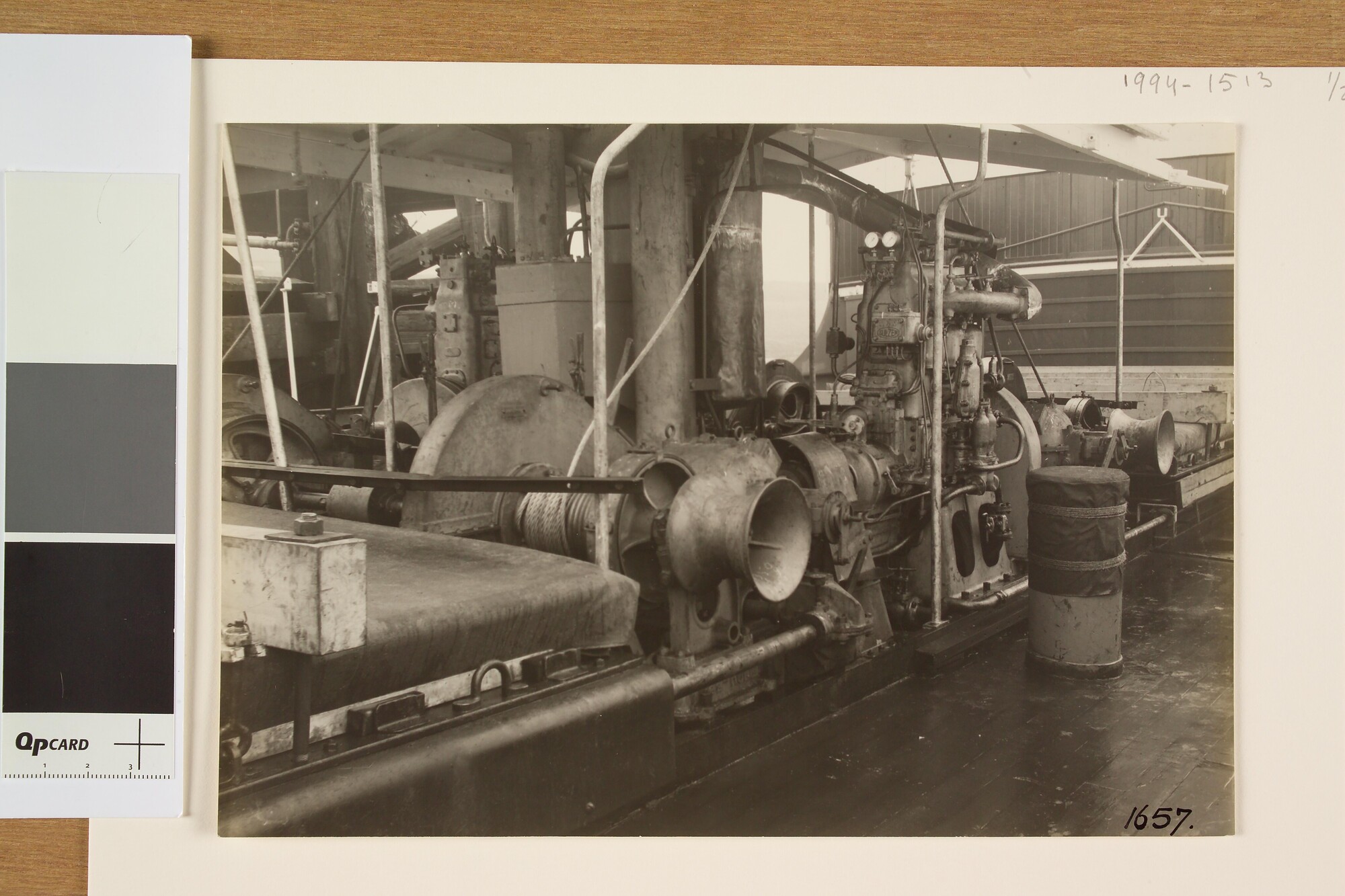 1994.1513; Detailfoto's van winches op het voordek van de coaster ms. 'Majang'; fotoreportage