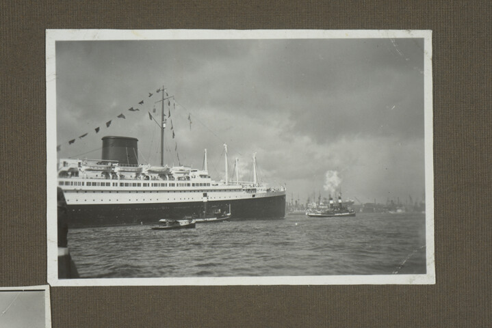 2001.1755; Omslag met vele foto's en knipsels van meest bergingsactiviteiten door Reederij v/h Gebroeders Goedkoop te Amsterdam in de periode 1929 / 1949; omslag
