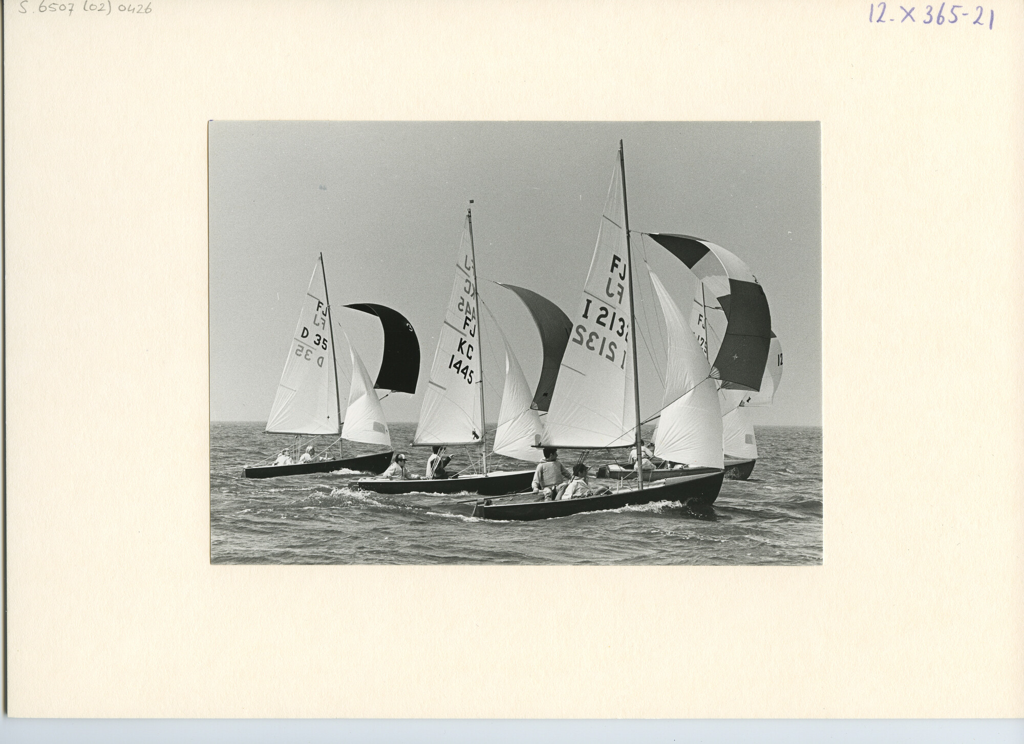 S.6507(02)0426.05; Zwart-wit foto van het Wereldkampioenschap Flying Junior 1969 voor Muiden; foto