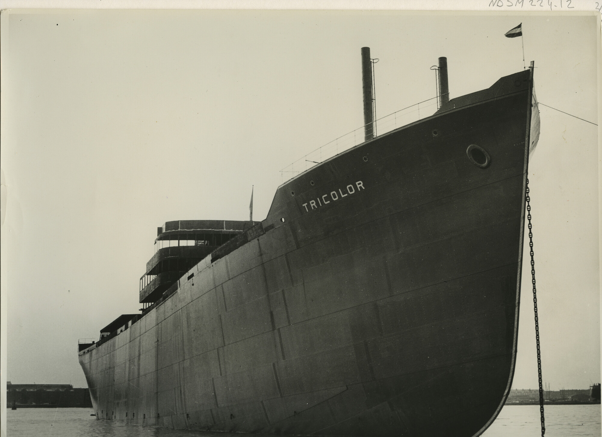 S.5444(1000)2; Foto van de tewaterlating van het vrachtschip ms. Tricolor; foto