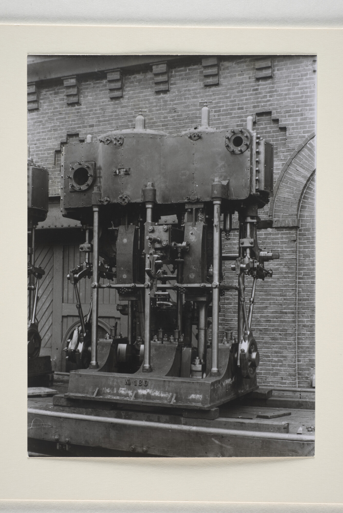 1994.1847; De 3 cilinder compound stoommachine voor het ss. Van der Parra van de [...]; foto