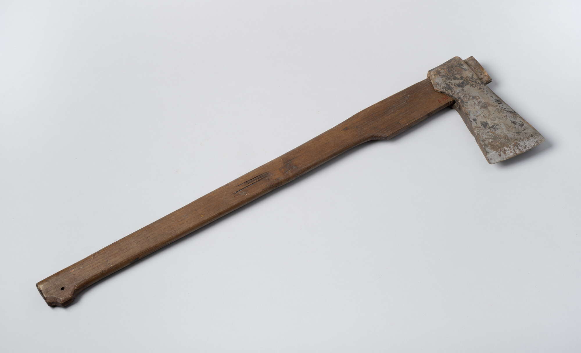 A.0096(20)2; Mastbijl met houten steel; bijl