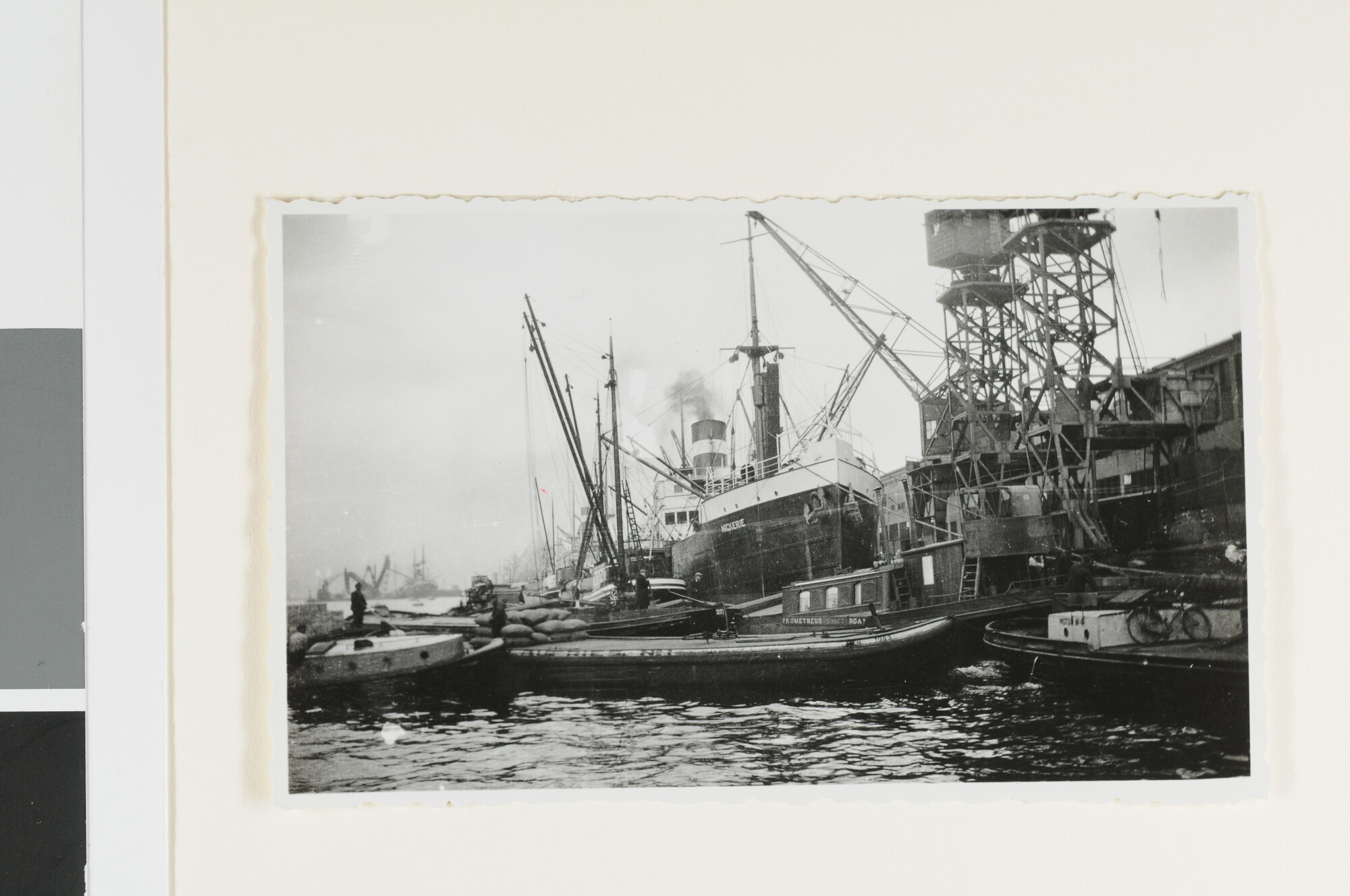 S.4380(04)558; Het vrachtschip ss. Nickerie (ex- St; foto