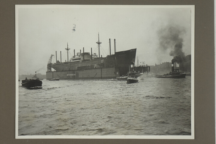 2001.1755; Omslag met vele foto's en knipsels van meest bergingsactiviteiten door Reederij v/h Gebroeders Goedkoop te Amsterdam in de periode 1929 / 1949; omslag