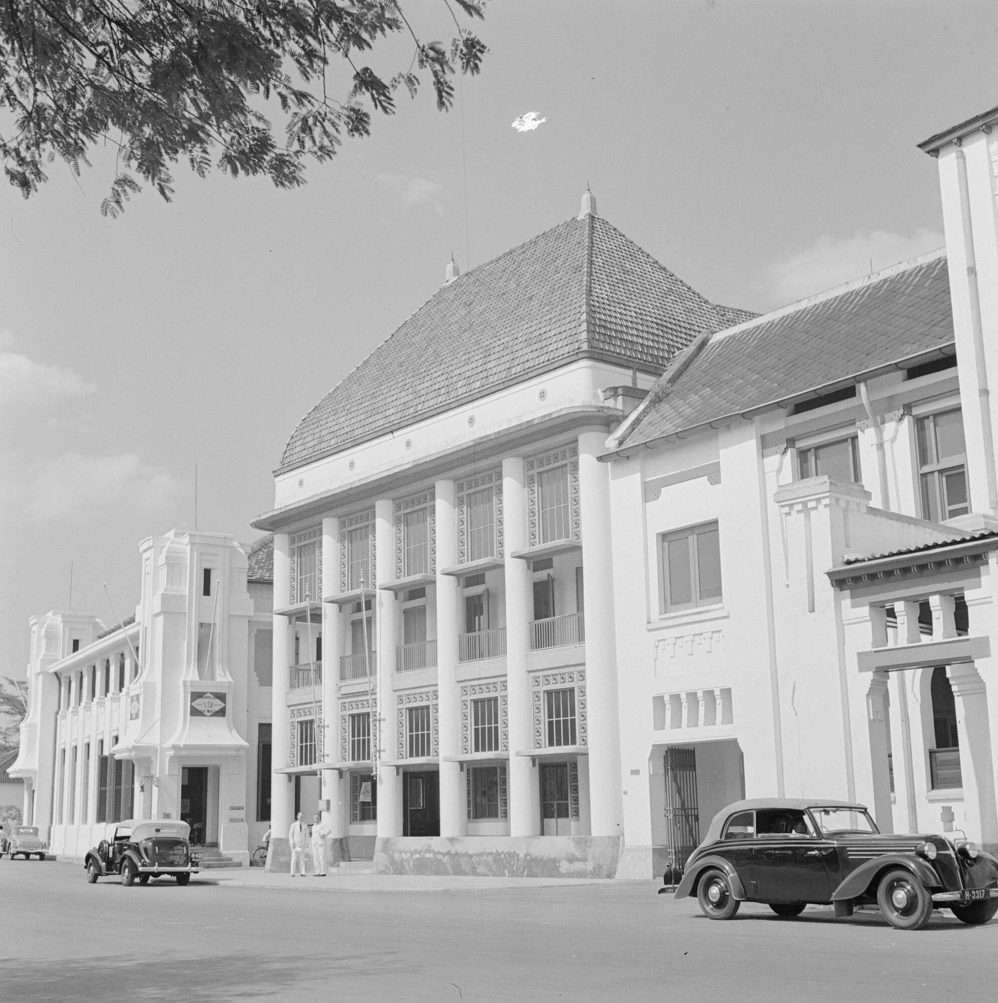 2015.2111; Negatief van het SMN kantoor te Semarang; negatief