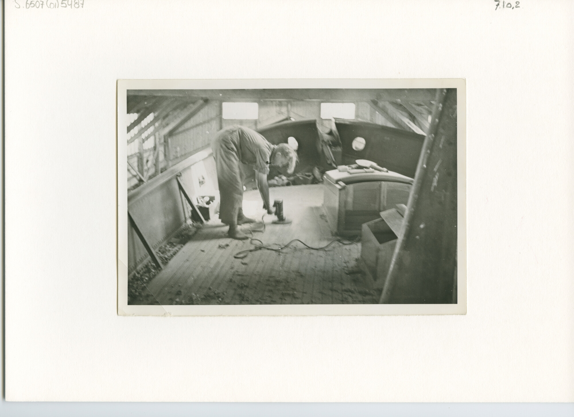 S.6507(01)5487; Foto van het motorzeiljacht Iduna van de familie de Koster In aanbouw bij de Amsterdamse scheepswerf G de Vries Lentsch (ca 1938); foto