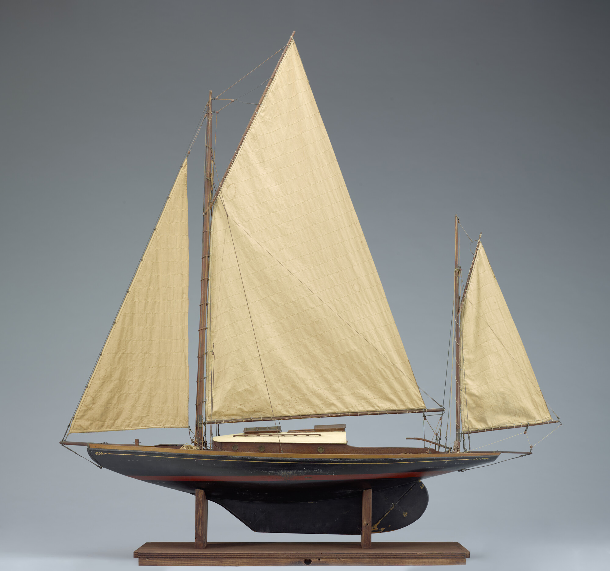 2015.4499; Model van de yawl De Halve Maen; scheepsmodel