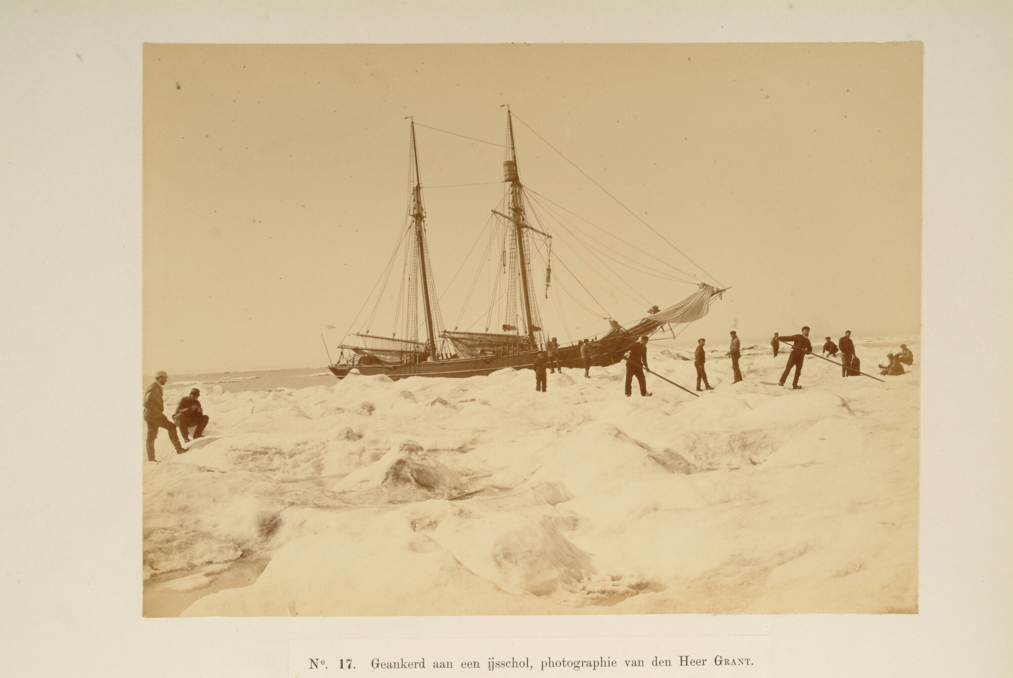 A.0345(06); Album met foto's van de Zesde Noordpoolexpeditie van de Willem Barents in 1883; fotoalbum