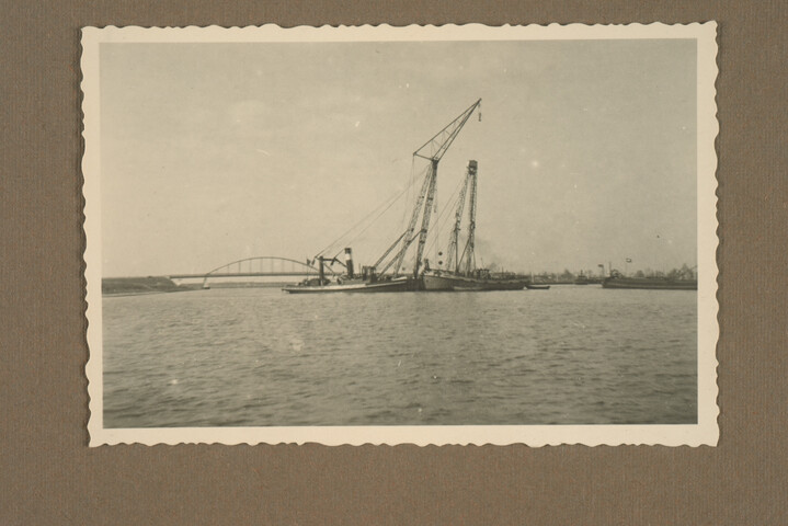 2001.1755; Omslag met vele foto's en knipsels van meest bergingsactiviteiten door Reederij v/h Gebroeders Goedkoop te Amsterdam in de periode 1929 / 1949; omslag
