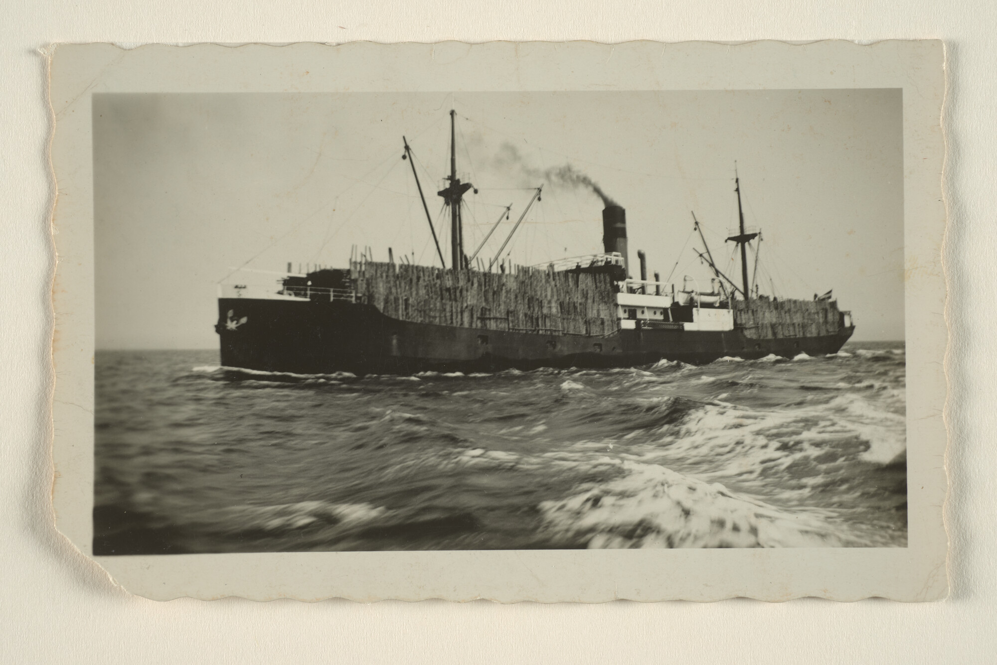 1996.0527; Het vrachtschip ss. Rossum van de Stoomvaart Maatschappij Oostzee [...]; foto