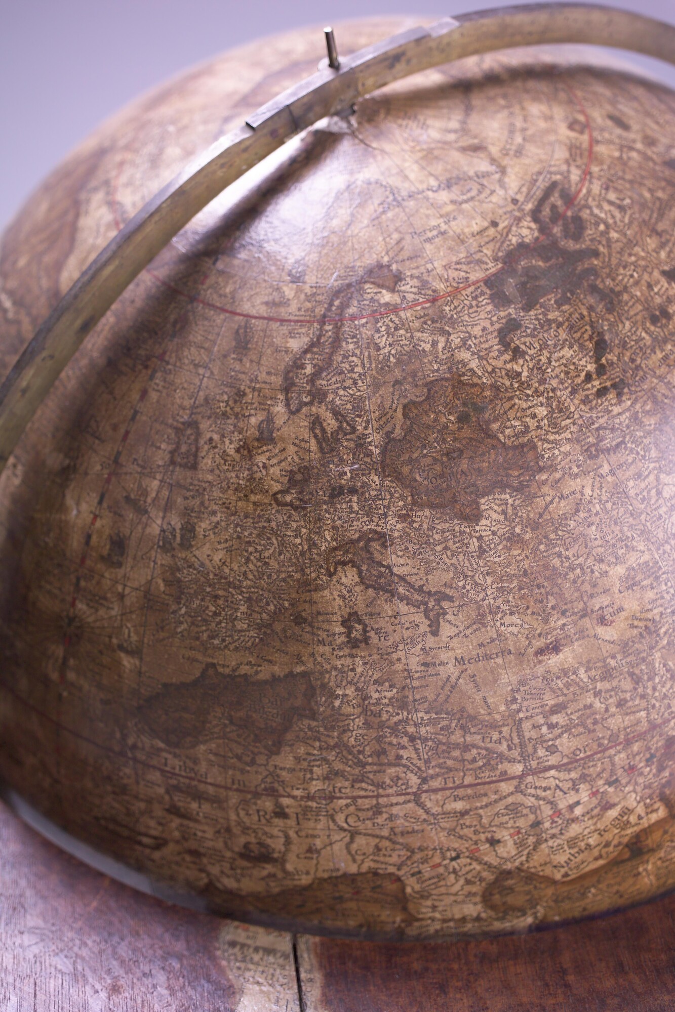 A.1140; Aardglobe van 52,5 cm doorsnede door Jacob Floris van Langren, 1589; globe