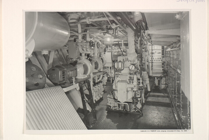 S.5219(12)0165; Foto's van de proeftocht van het bij de ASM gebouwde Ierse vrachtschip ms. 'Balleygalley Head' en afgemeerd langs de Parkkade te Rotterdam; fotoreportage