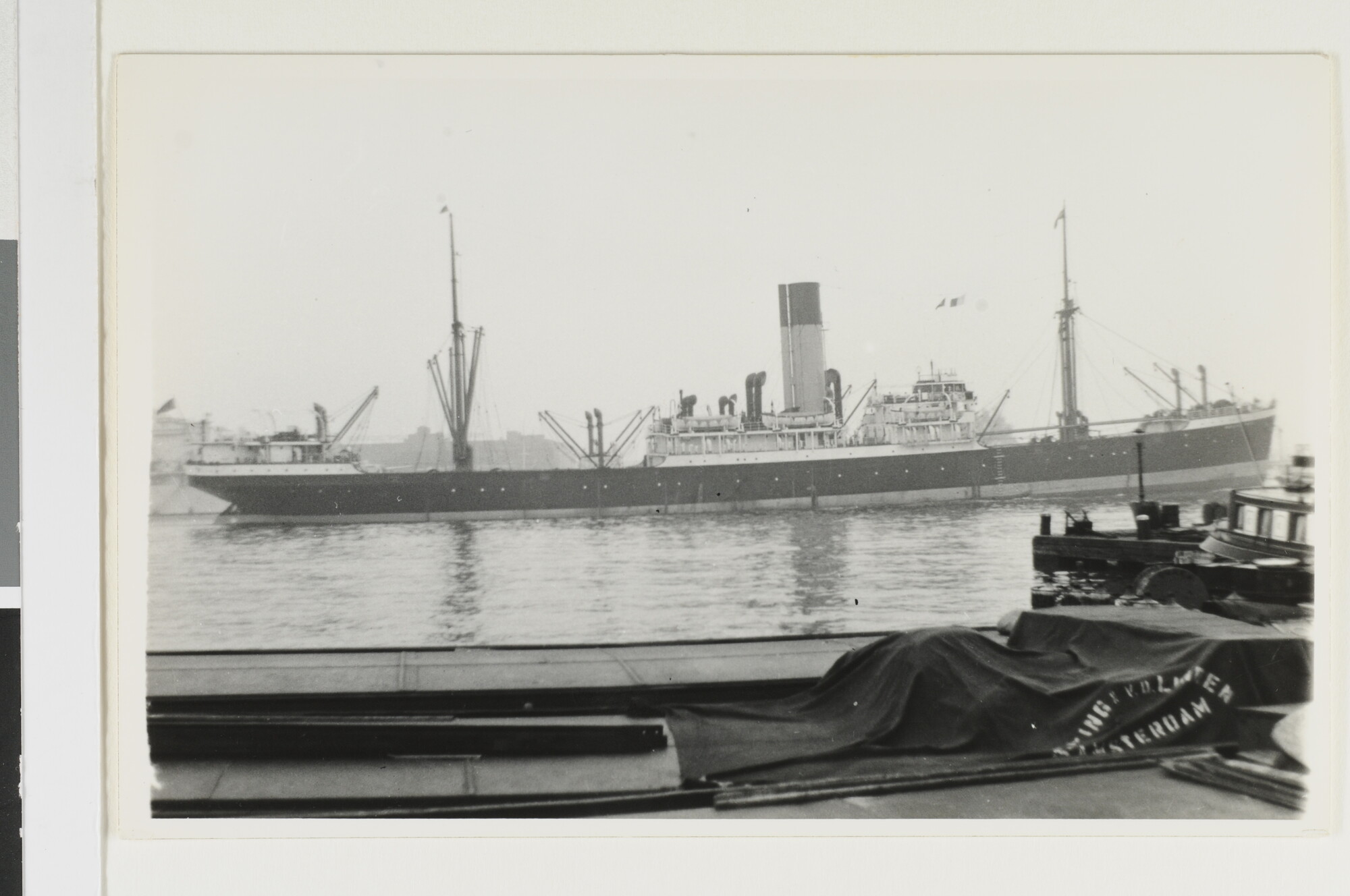 1993.0598; Het vrachtschip ms. 'Melampus', van de Nederlandsche Stoomvaart Maatschappij "Oceaan"; foto