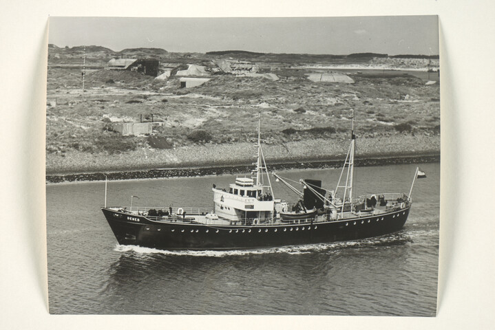 S.5219(12)0007; Foto's van het bij de ASM gebouwde loodsvaartuig Deneb; fotoreportage