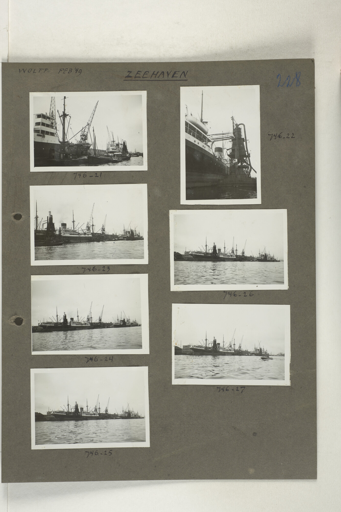 1998.2180; Omslag met een grote hoeveelheid proef foto's gemaakt in opdracht van de Gemeente Handelsinrichtingen in Amsterdam en de Koninklijke Hollandsche Lloyd te Amsterdam.; omslag