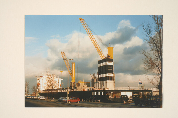 1992.1205; Kleurenfoto van het containerschip ms. Castor van de KNSM Kroonborgh aan de [...]; foto