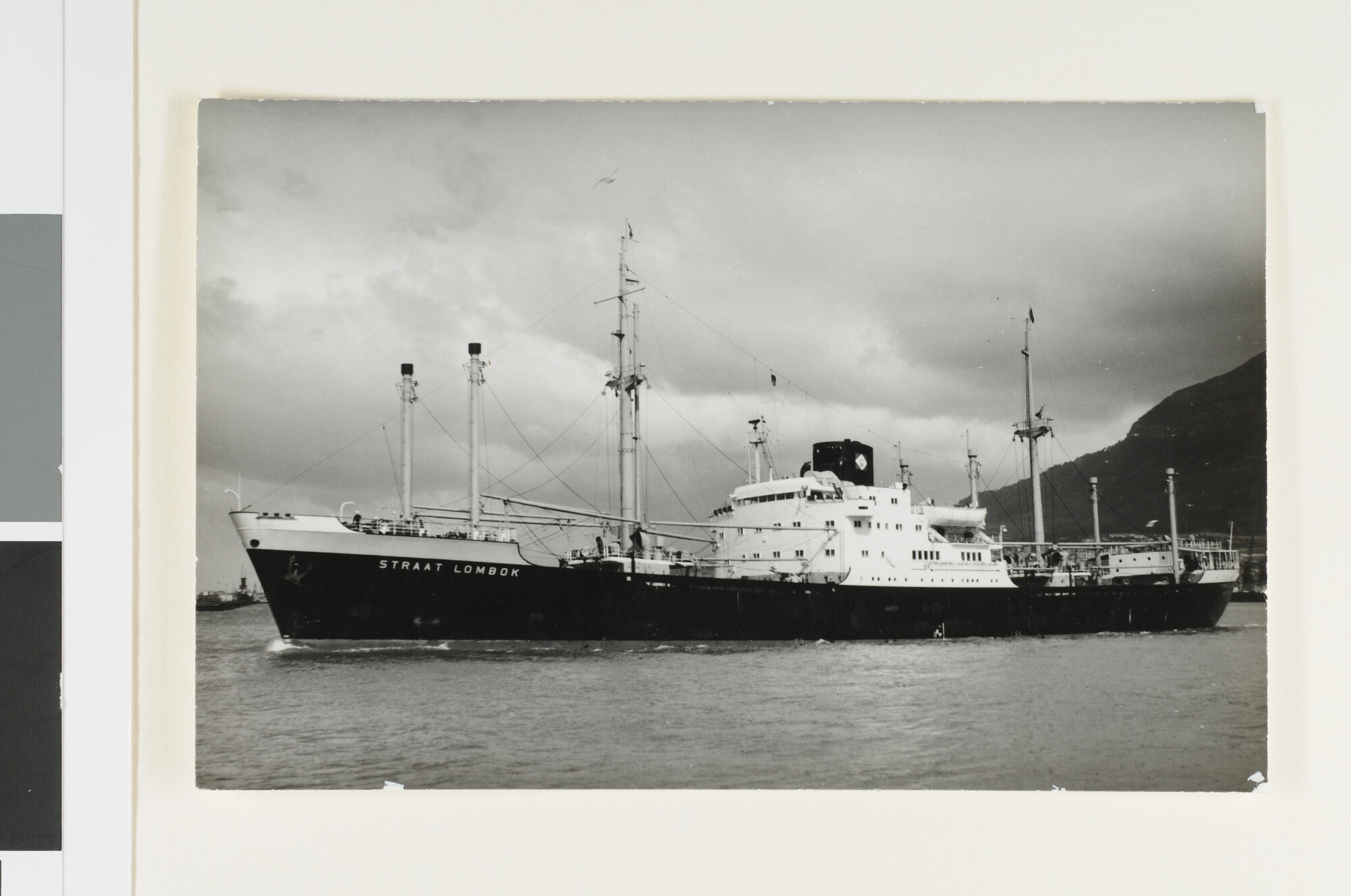 A.4743(26); Het vrachtschip ms. Straat Lombok van de KJCPL; foto