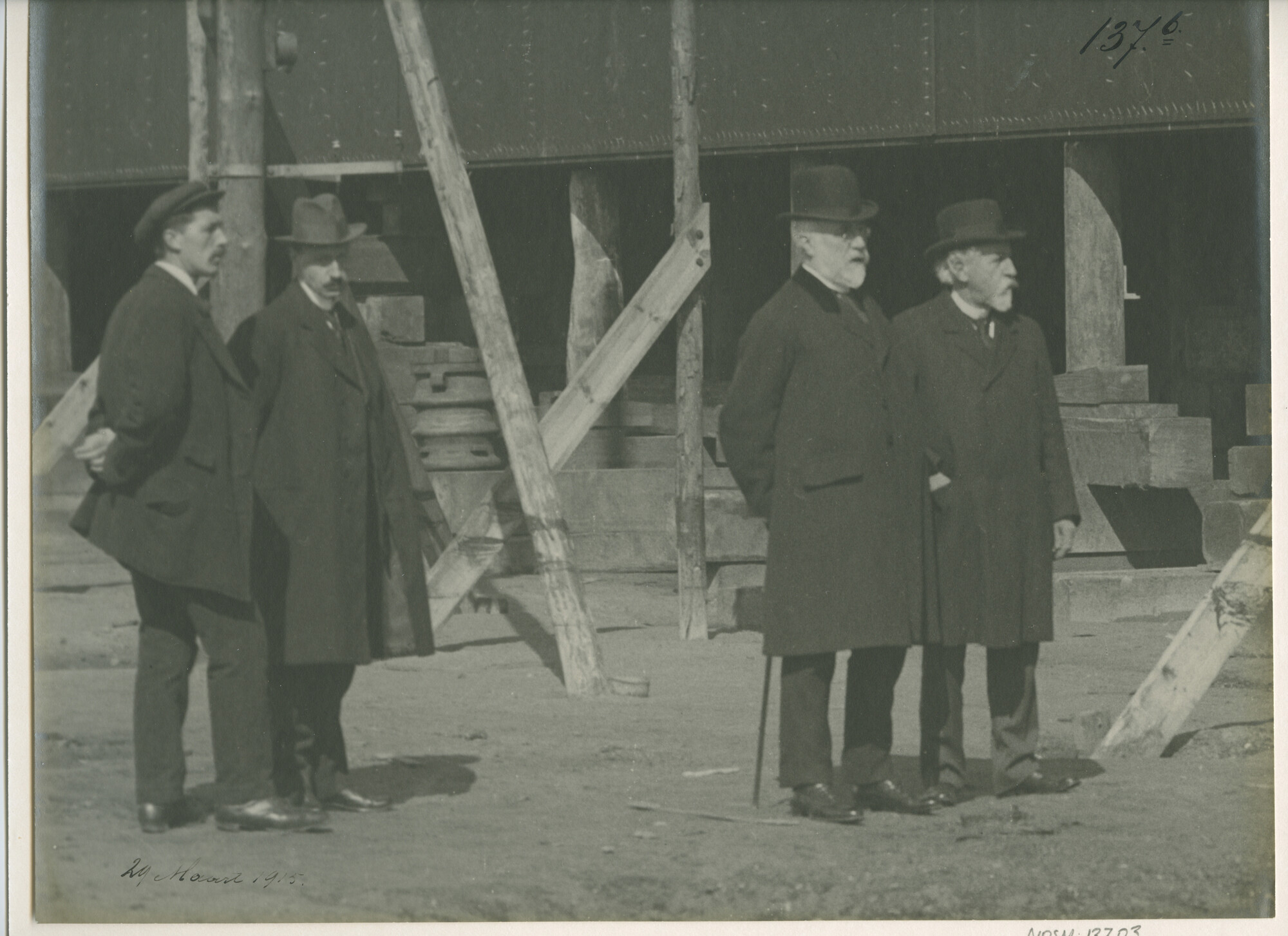 S.5444(0435)2; Foto van het drijvende droogdok Wilhelmina in aanbouw bij de NSM; foto