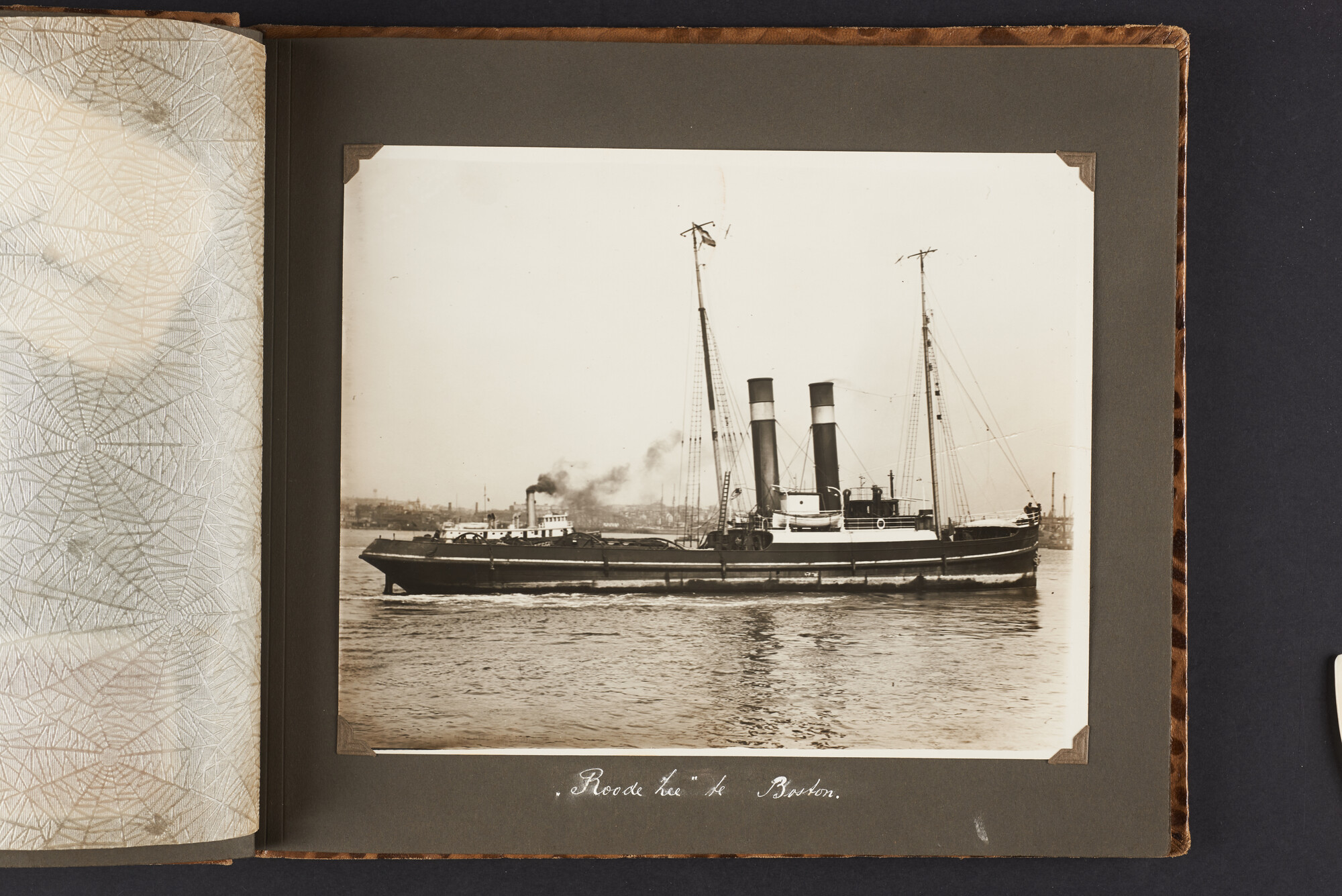 2016.0059; Fotoalbum van werkzaamheden van L. Smit & Co's Internationale Sleepdienst; fotoalbum
