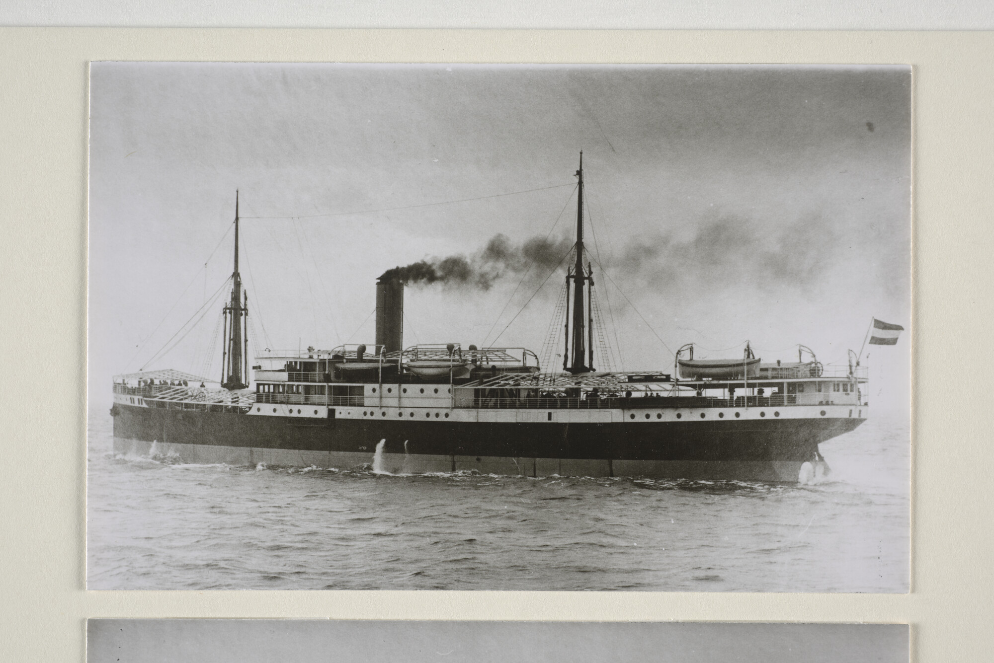 1994.1860; Reproductiefoto's van de proefvaart van het ss. 'Van Neck' van de KPM [...]; fotoreportage