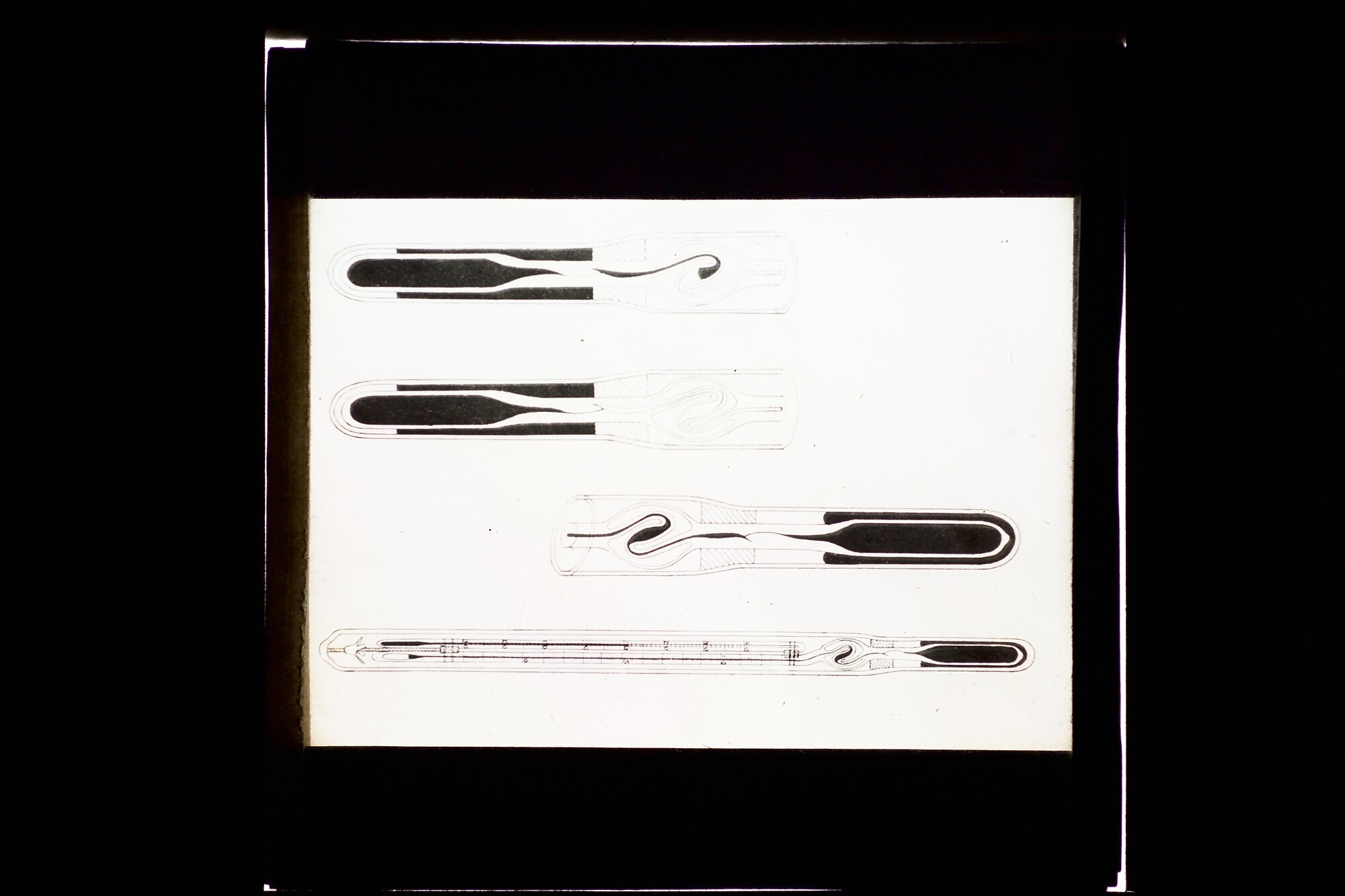 S.3319(271); Afbeeldingen van (vermoedelijk) een thermometer voor grote diepten; lantaarnplaatje