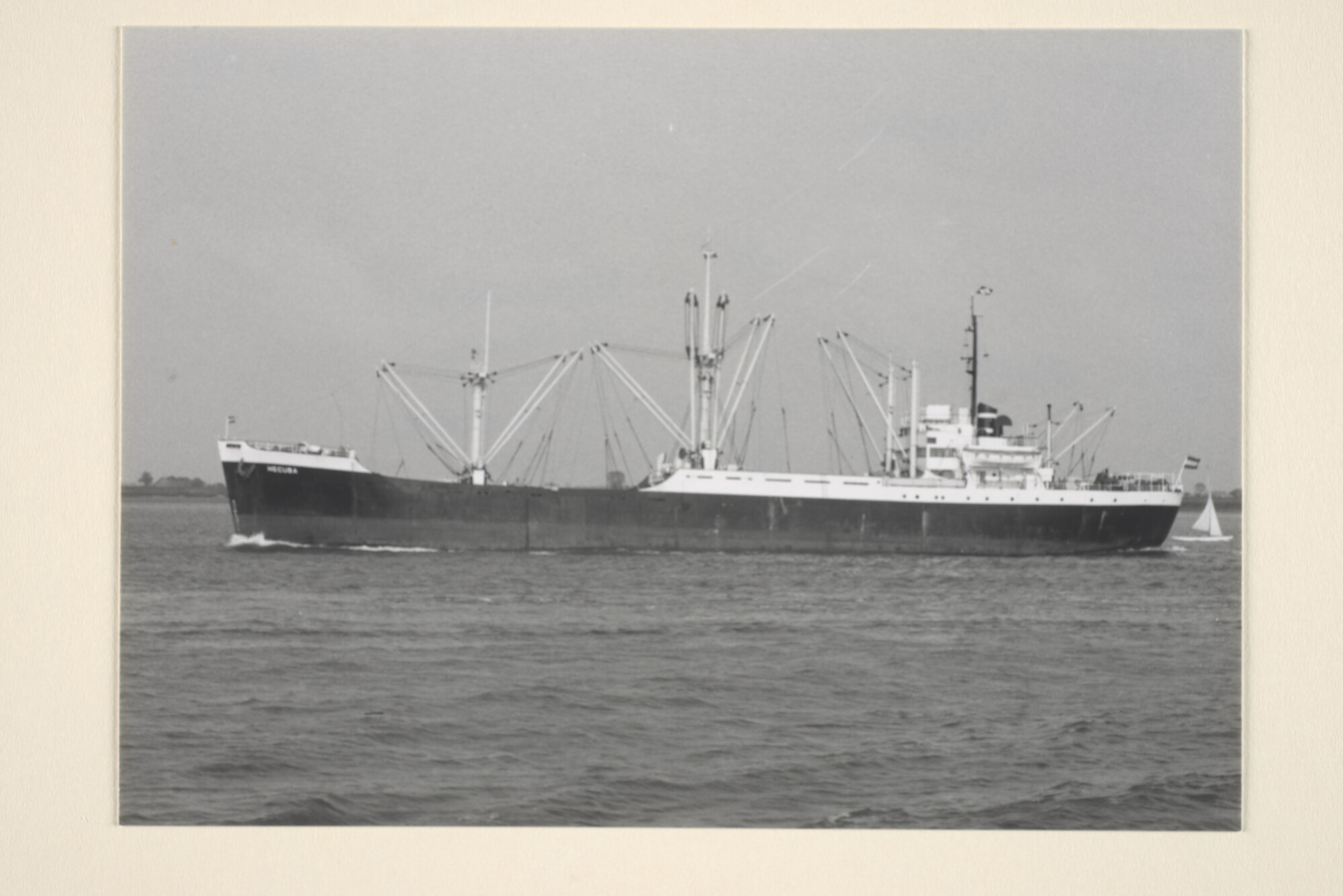 1995.6819; Het vrachtschip, type SiMaVi, ms. Hecuba van de KNSM; foto