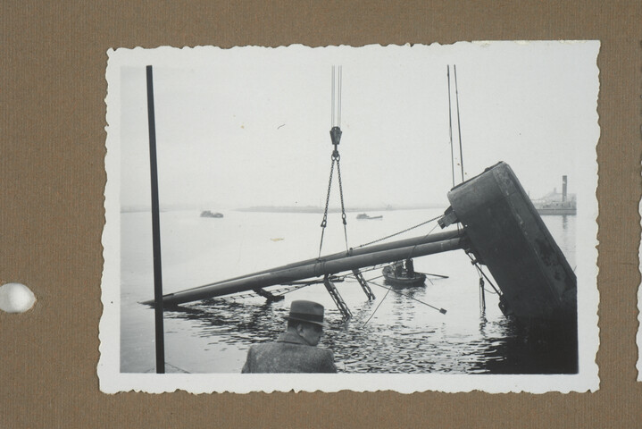 2001.1755; Omslag met vele foto's en knipsels van meest bergingsactiviteiten door Reederij v/h Gebroeders Goedkoop te Amsterdam in de periode 1929 / 1949; omslag