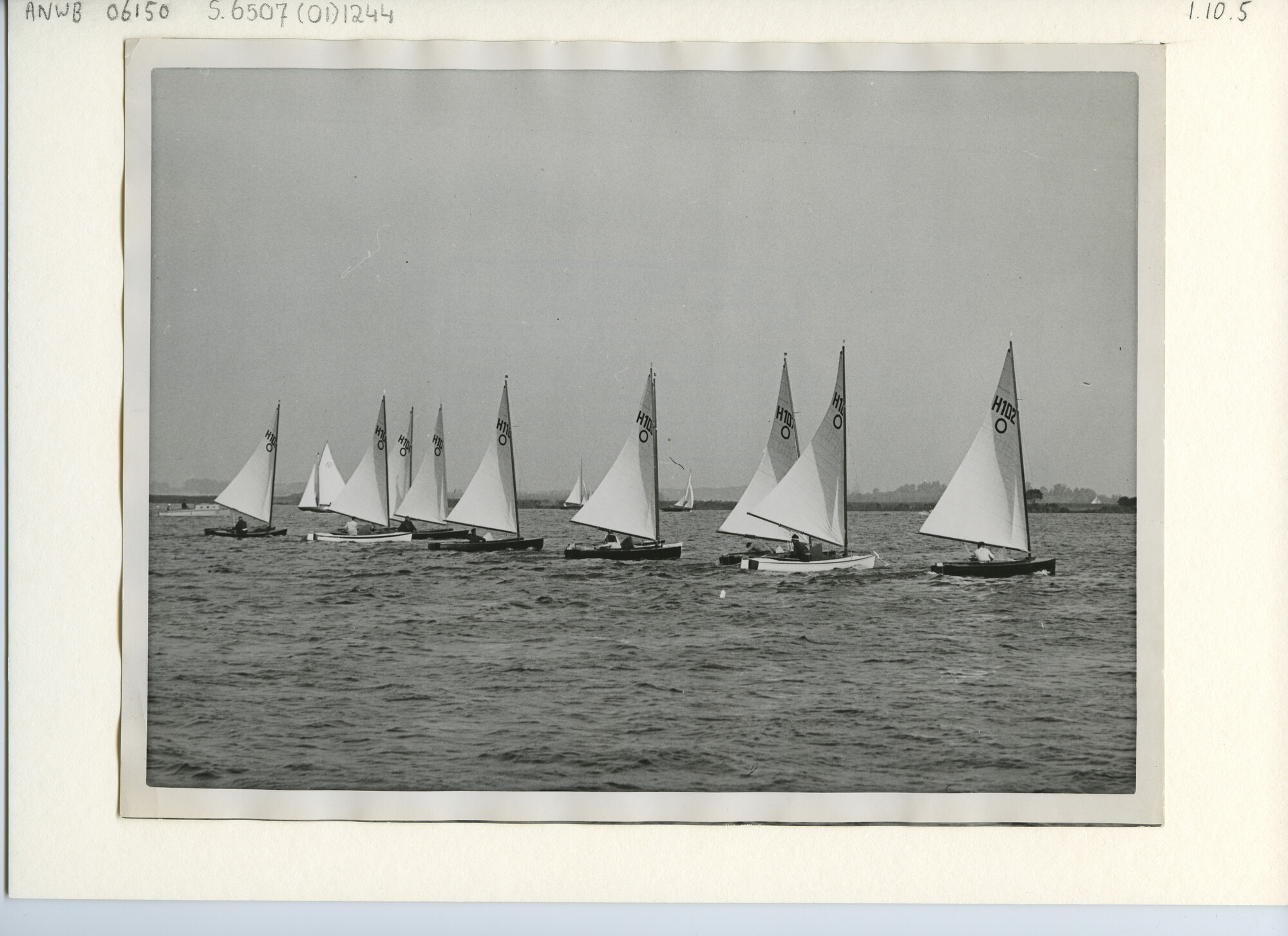 S.6507(01)1244; Foto Nationale jollen kampioenschappen op de kagerplassen: de olympiajollen wedstrijden, de start; foto