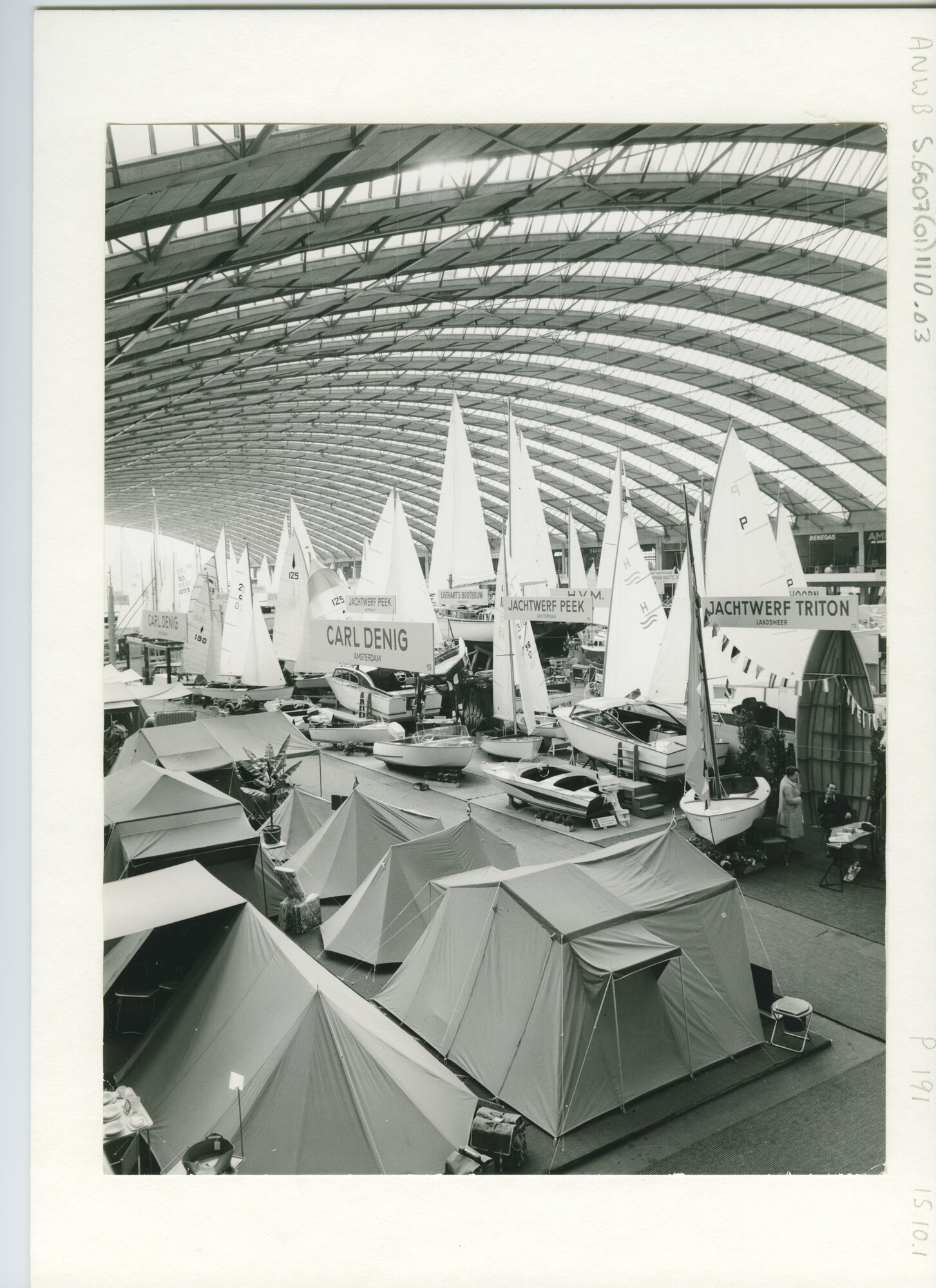 S.6507(01)1110.03; Overzichtfoto's van de tentoonstelling HISWA Goed Kamp 1962; foto
