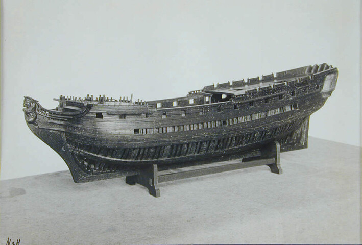 S.0400; Model van het fregat Admiraal van Kinsbergen; scheepsmodel