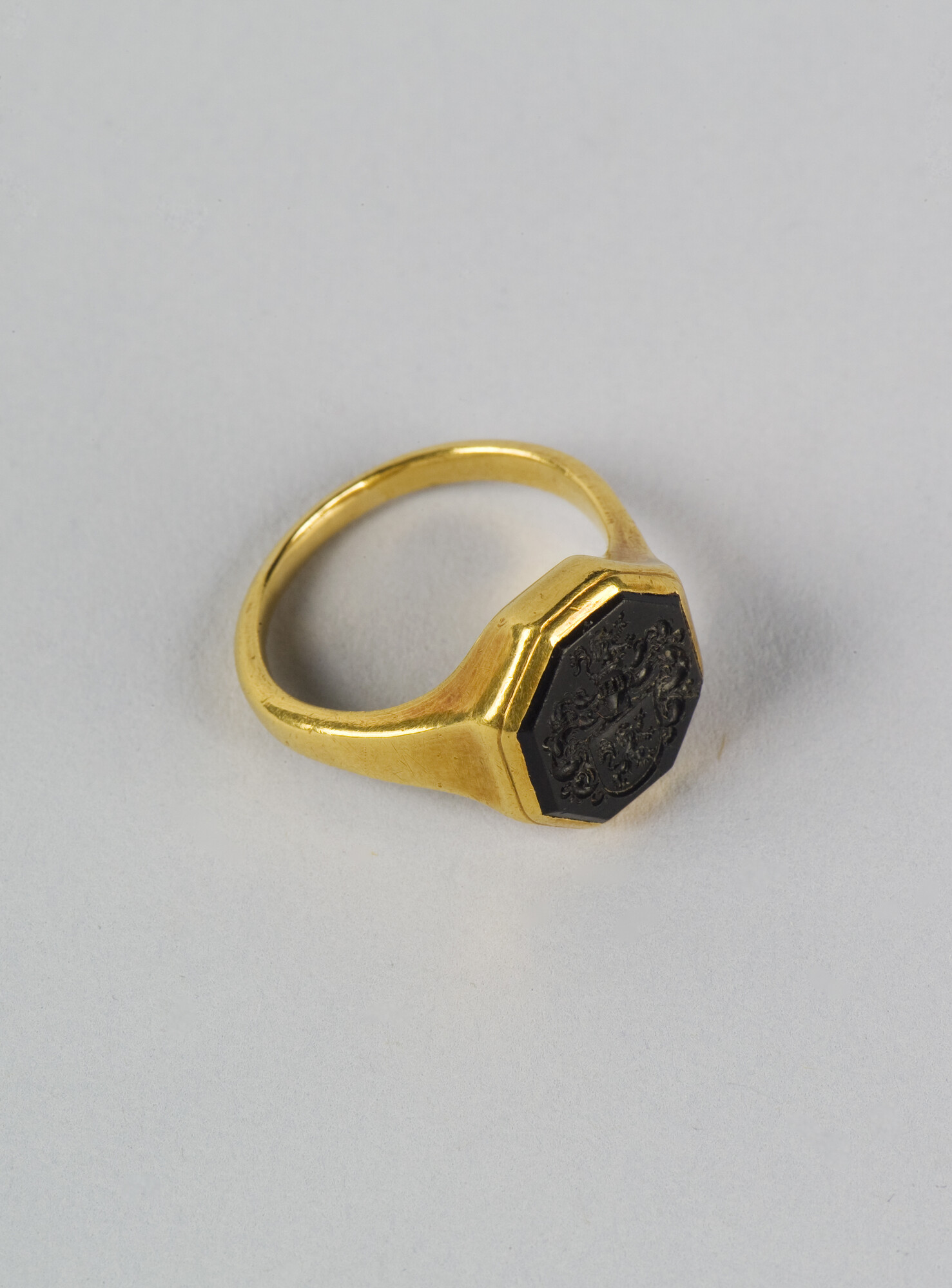 2022.1510; Gouden zegelring van admiraal Jacob van Heemskerck; ring