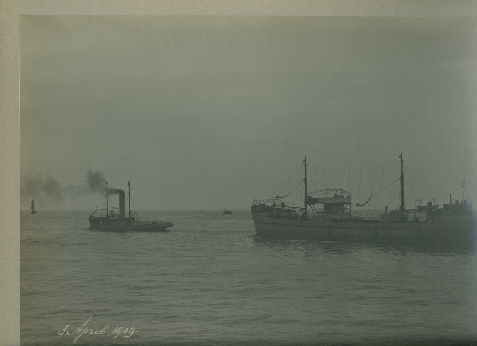 S.5444(0248)2; Foto van de zeegaande tanklichter ss. Utrecht; foto