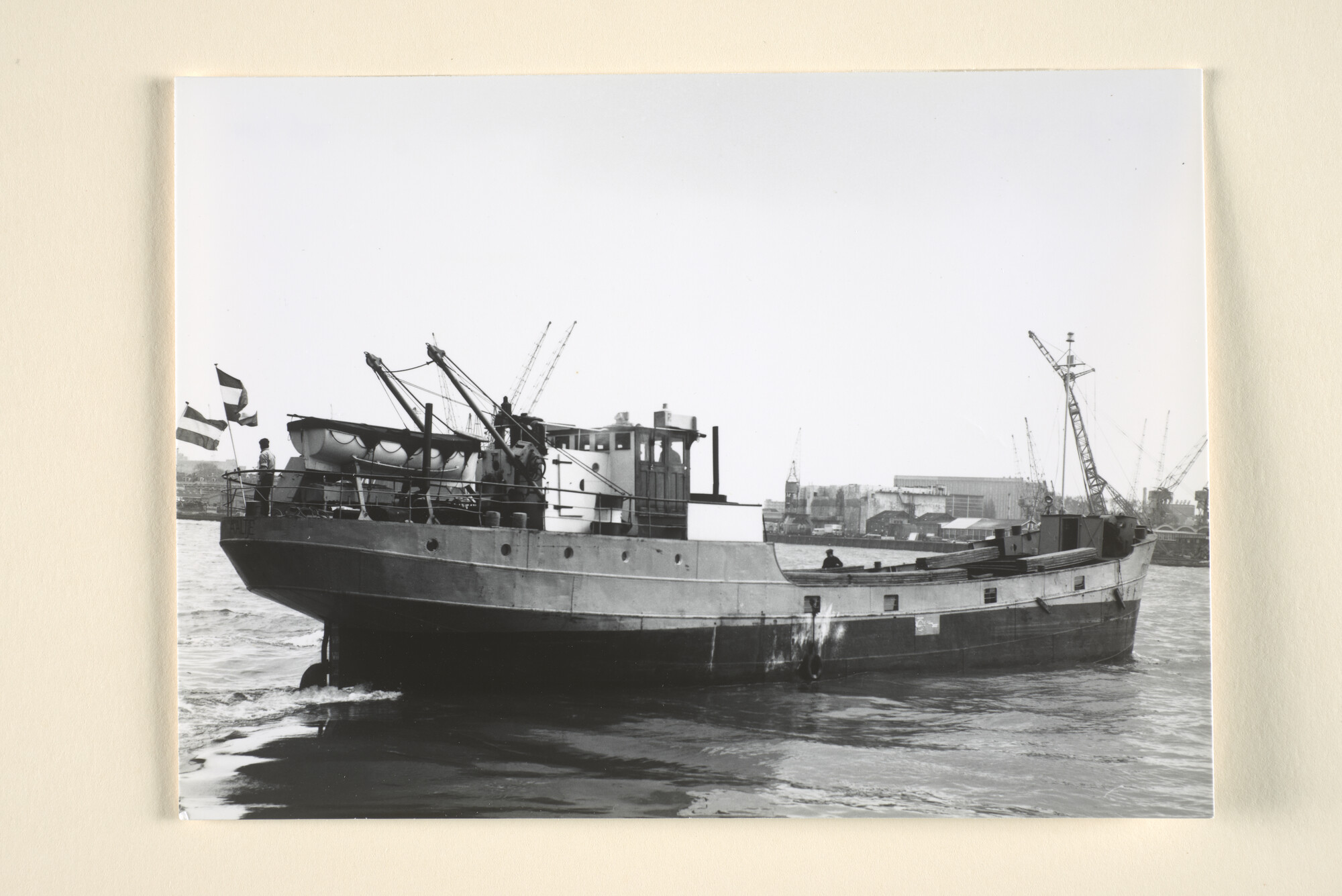 1996.1404; De coaster ms. Aaltje (ex- Helena) van L. Stroband te Groningen [in 1934 gebouwd bij J. Vos & Zn; foto
