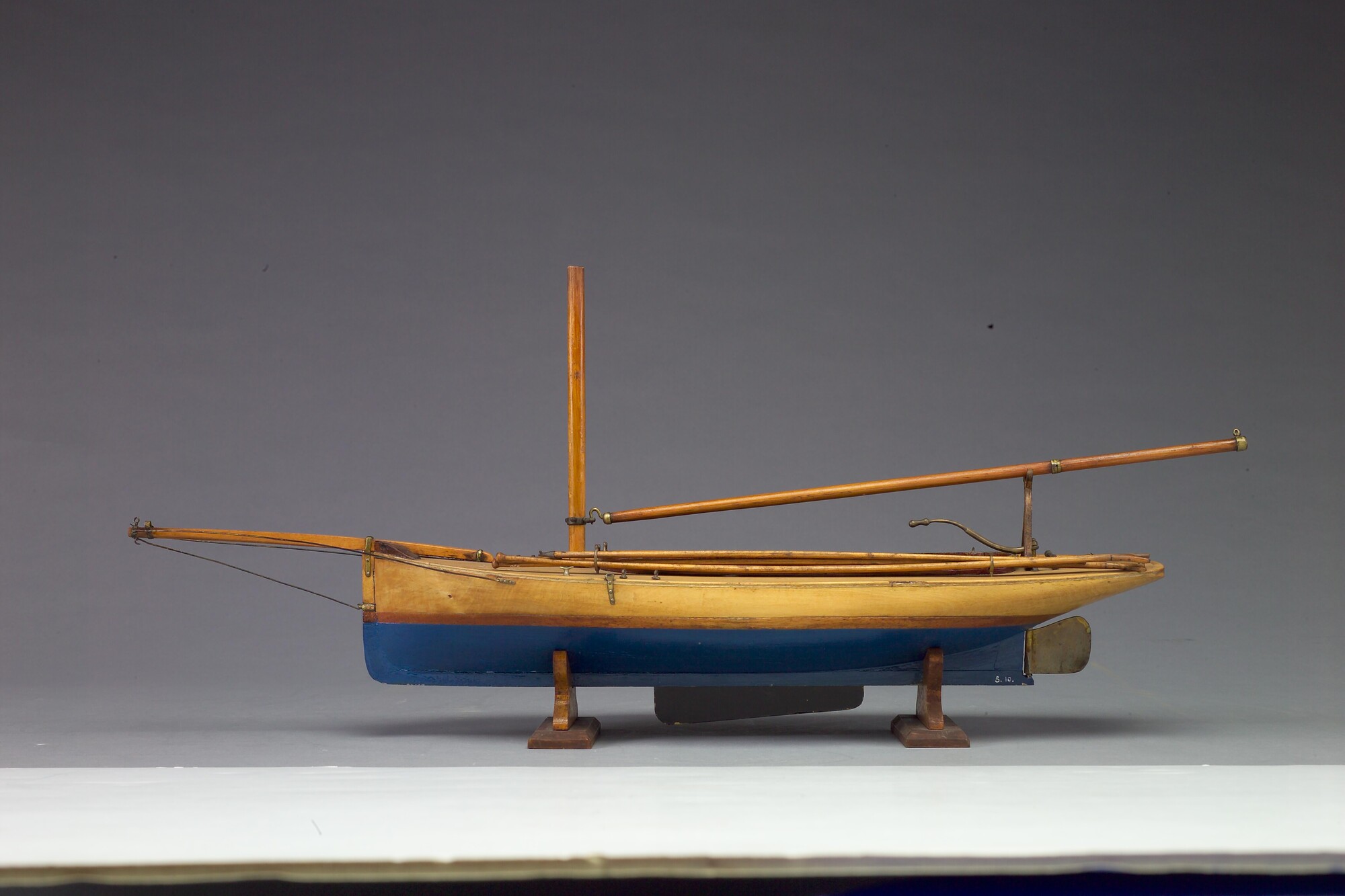 S.0010(03); Model van een midzwaardjacht; scheepsmodel
