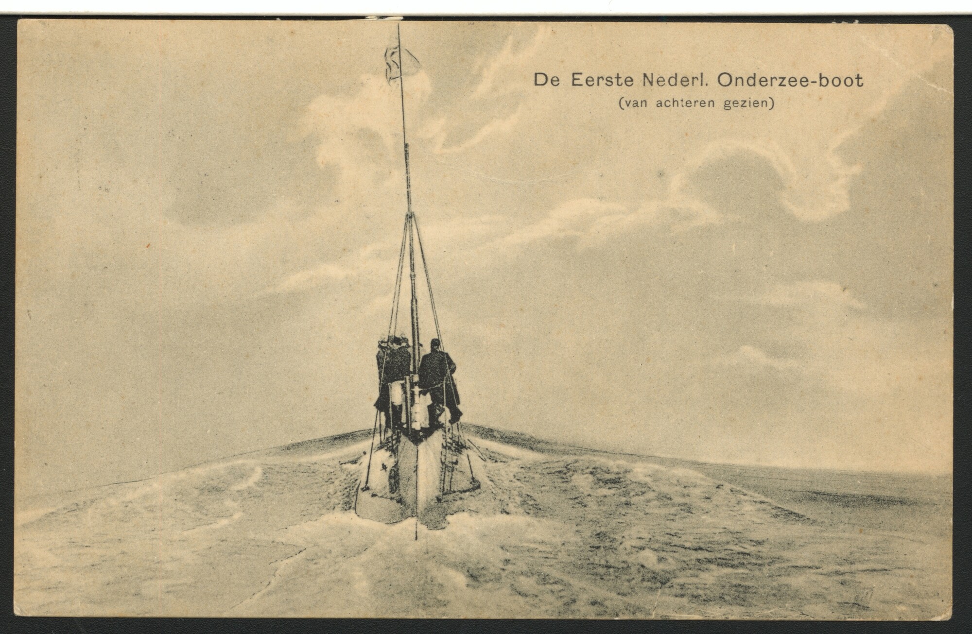 1993.7258; De onderzeeboot Hr.Ms. 'Luctor et Emergo' tijdens de proefvaart; prentbriefkaart