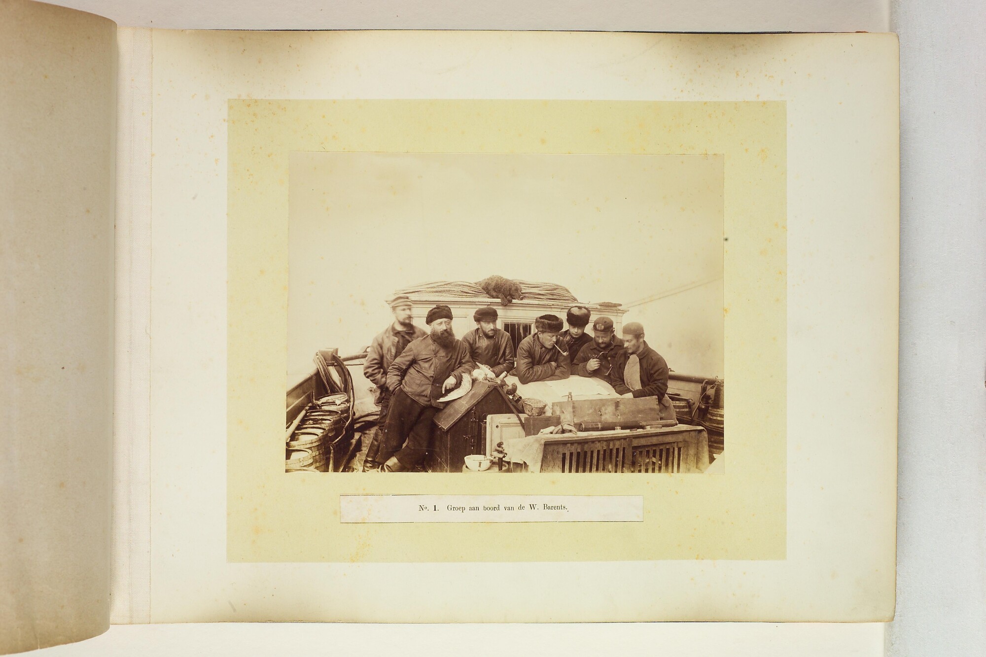 S.2956(09); Album met foto's van de Tweede Noordpoolexpeditie van de Willem Barents; fotoalbum