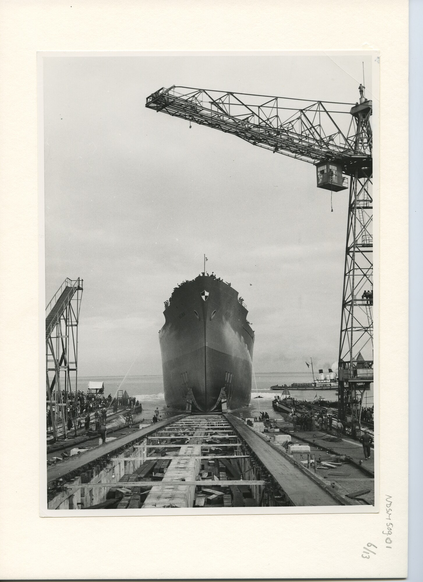 S.5444(2928)06; Foto van de tewaterlating en inzegening van het Portugese vrachtschip ms. Beira; foto