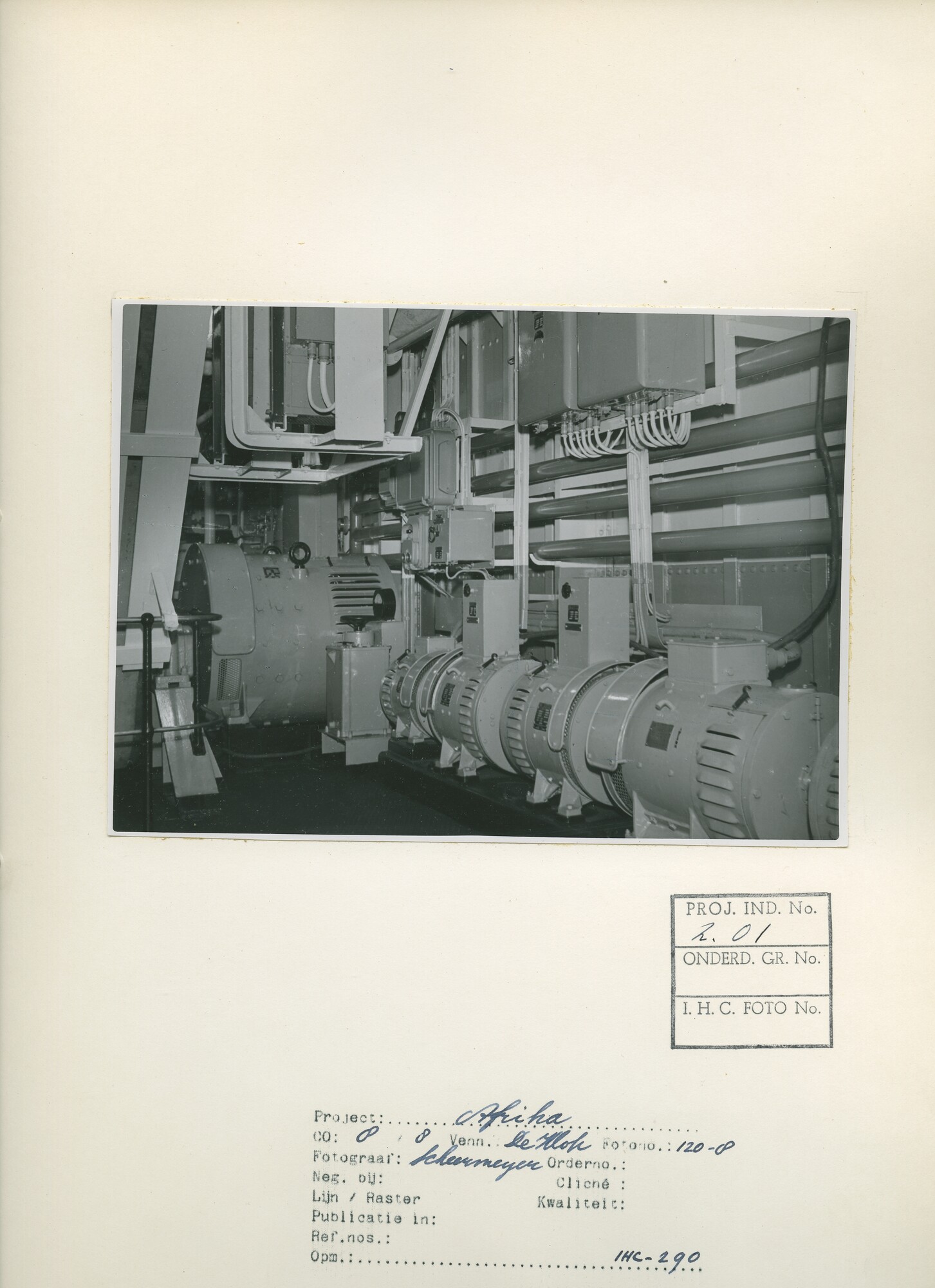 S.6268(53)03; Blad met foto van de emmerbaggermolen Afrika; foto