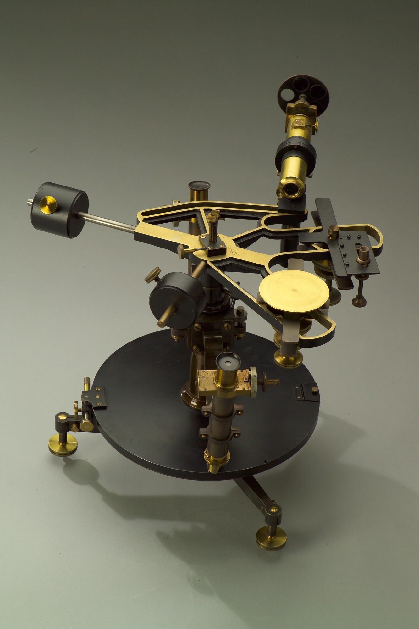 RB.0748(25); Collimator voor de keur van sextanten, met bijbehorende tafel; collimator