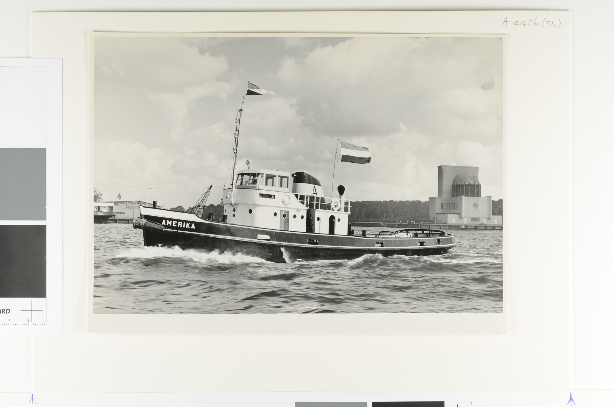 A.4426(55); De havensleepboot ms. 'Amerika' van de Stoomsleepdienst v/h P. Smit jr; foto