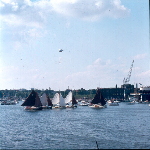 S.9100(7367); Sail Amsterdam 1975. Dia (sfeerbeeld) Sail Amsterdam 700; diapositief