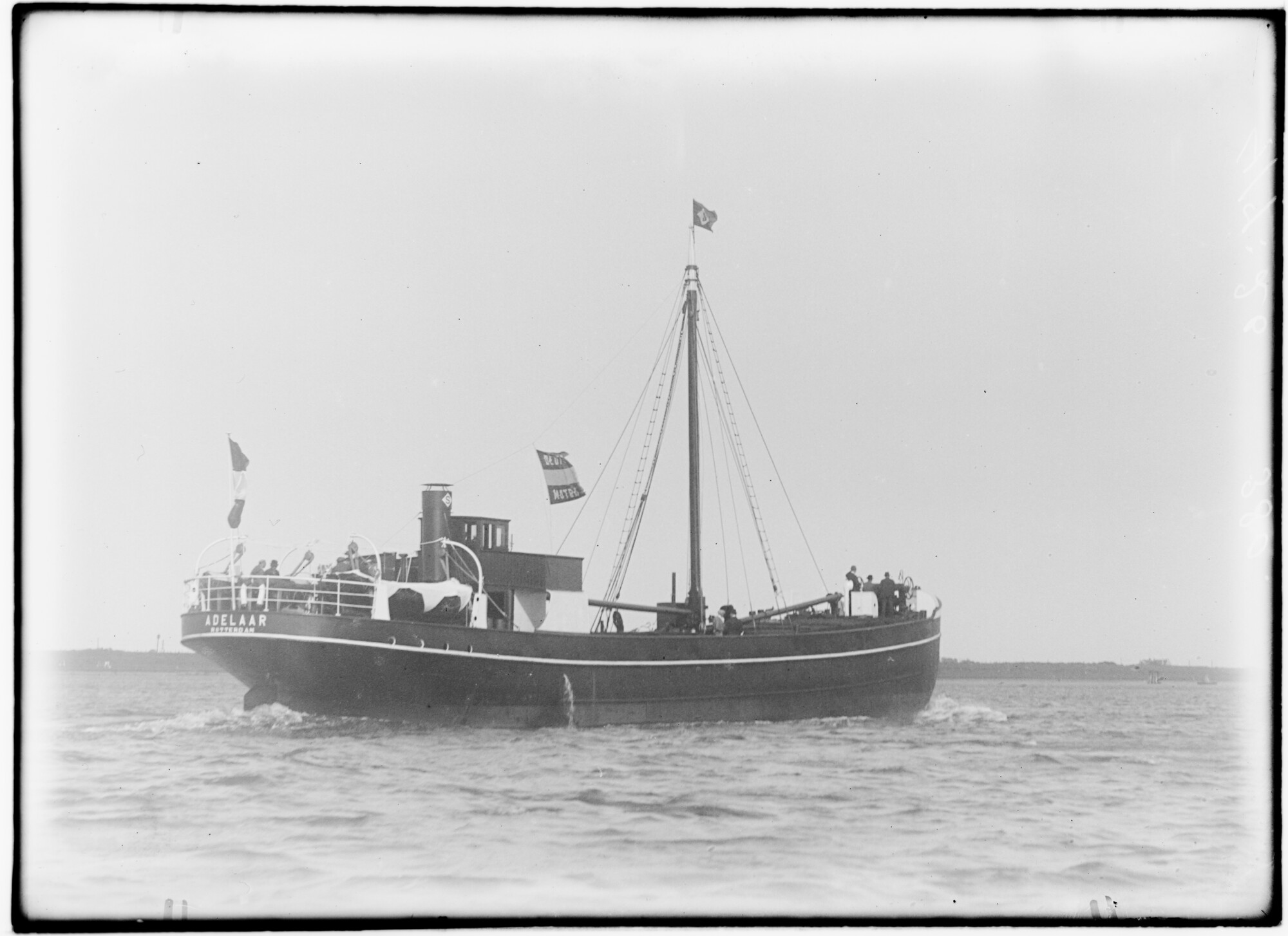 2018.0902; Glasnegatief van de lichter Adelaar (Nederlands, 1921); glasnegatief