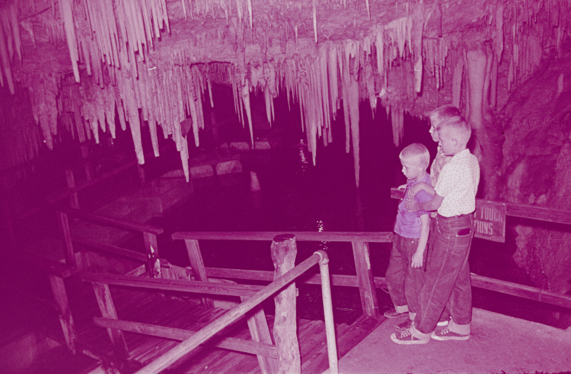 2015.0790; Dia van de Crystal Caves op Bermuda; diapositief