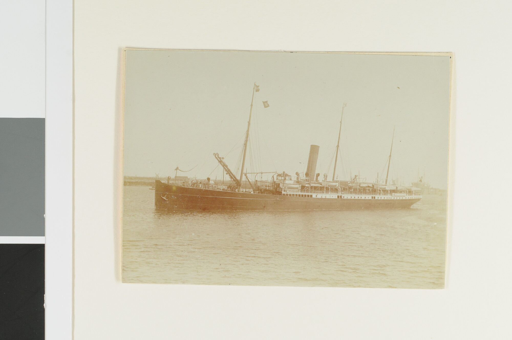 S.3565(27); Het mailschip ss. 'Prins Hendrik' van de SMN; foto