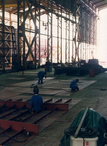 2001.1714; Kleurenfoto's van het werk aan de bodemsectie voor sleepboten type Titan; fotoreportage